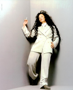Comte_Vogue_Italia_July_1993_08.thumb.png.3b07e4703dfd83fe6470218b39540eff.png