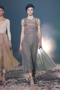 Dior-RTW-SS19-Paris-3775-1537795622.thumb.jpg.a7b4ccc6264f11c3b627b8099a59f085.jpg