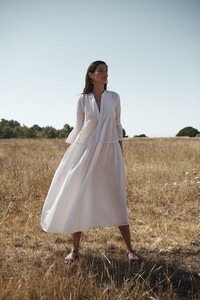 EVARAE_Livy_Pleated_Smock_Dress_White_Summer_2020-3.thumb.jpg.cb94d42532ba5674959601df2aded10f.jpg
