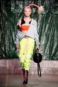 GCDS-Men-Women-RTW-SS19-Milan-9182-1537645058.thumb.jpg.52e597070f1033634bae06ad06f734f7.jpg