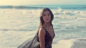 Hailee-Steinfeld-nude-wet-09.jpg