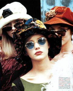 Hanson_Vogue_Italia_November_1993_06.thumb.png.f3070b4775eca87a0ef1f1716094f8bf.png