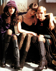 Hanson_Vogue_Italia_November_1993_10.thumb.png.4d252292e335dc6c450458cea15f54ef.png