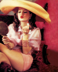 Lolita_von_Unwerth_Vogue_Italia_April_1992_03.thumb.png.52158dfc1208fee64628cb078c0992db.png