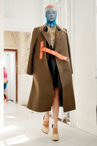 Maison-Margiela-Couture-FW18-Paris-8123-1530699839.thumb.jpg.e99c6dc9f914a366aa6db6b671076b0a.jpg