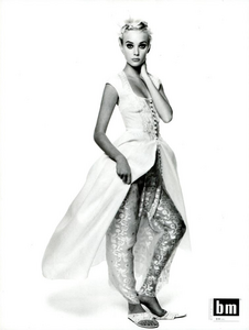 Meisel_Alberta_Ferretti_Spring_Summer_1994_07.thumb.png.4fab8ed6982689ac27c5c9d4ed4ba1ee.png