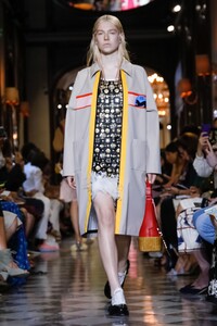 Miu-Miu-Cruise-2019-Paris-5143-1527709954.thumb.jpg.f9403103e4f6c213ae98dde04d839a9c.jpg