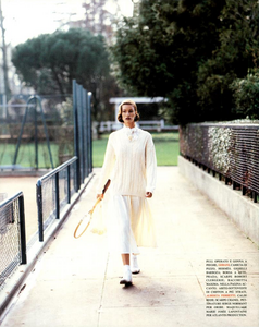 Plein_Air_Chin_Vogue_Italia_March_1993_07.thumb.png.c8a35264623023db856804043bc935bc.png