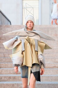 Rick-Owens-RTW-SS19-Paris-7068-1538069125.thumb.jpg.84ae782e20a3cc090732d9a4cbc04037.jpg