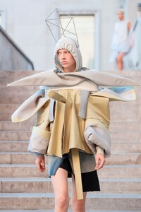 Rick-Owens-RTW-SS19-Paris-7069-1538069125.thumb.jpg.a33010db214604df91a9c8e5ac9593f3.jpg