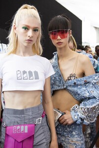 backstage-defile-byblos-printemps-ete-2019-milan-coulisses-171.thumb.jpg.08697d2bf9746cfdb00f12fd0d98d2cc.jpg