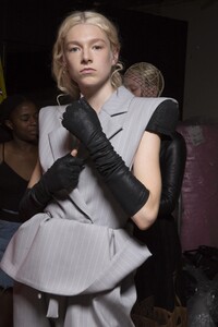 backstage-defile-gareth-pugh-printemps-ete-2019-londres-coulisses-76.thumb.jpg.9b86c4d2b9c2eb4e2a4e3948af7d6845.jpg