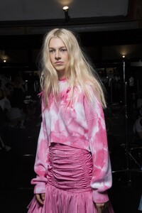 backstage-defile-msgm-printemps-ete-2019-milan-coulisses-170.thumb.jpg.7111bcf194787c2356c497abf34a7341.jpg