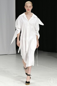 chalayan-ss19-0014-d2af0c.thumb.jpg.5a4c5a370dfcb49c1891e6caf5f9ab73.jpg