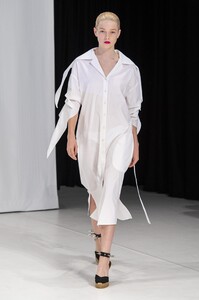 defile-hussein-chalayan-printemps-ete-2019-londres-look-14.thumb.jpg.b0051ece3915b7cbfc1fd38f15eebde7.jpg