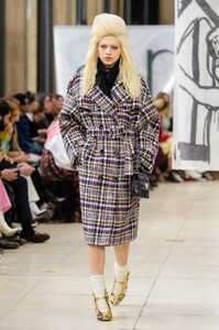 defile-miu-miu-automne-hiver-2018-2019-paris-look-36.thumb.jpg.ad2fc4dd97e5026571bc164460212a64.jpg