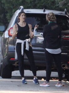 jennifer-garner-out-in-brentwood-07-09-2020-0.thumb.jpg.5344b22dea6f5e2f74f505ab76baa06e.jpg