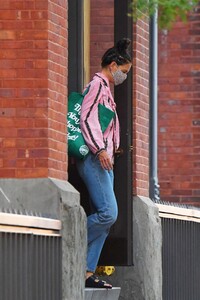katie-holmes-out-in-soho-new-york-07-21-2020-1.jpg