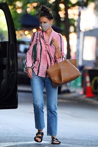 katie-holmes-out-in-soho-new-york-07-21-2020-3.jpg