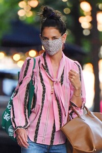 katie-holmes-out-in-soho-new-york-07-21-2020-4.jpg