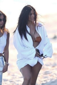 kourtney-kardashian-beach-in-malibu-07-16-2020-2.jpg