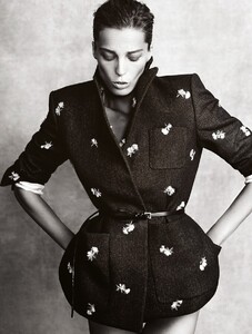 madame-figaro-11-2013_daria-werbowy_(13).thumb.jpg.ebb887a34fcab76a904a39c6efa62013.jpg