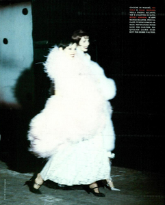 von_Unwerth_Vogue_Italia_June_1993_10.thumb.png.b2808a77a5470c344fc5e216fe672c27.png