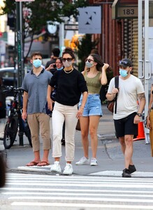          hol100820BZN image113.jpg