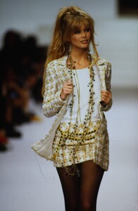1101173323_chanel-hc-ss-1994(3).thumb.jpg.b4acb7b53bd56d464c78b46e5a9e1566.jpg