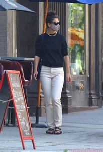          hol100820BZN image101.jpg