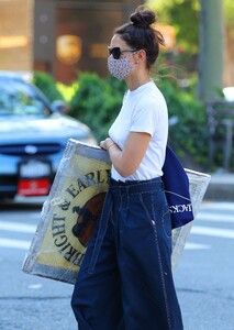      hol020820BZN image112.jpg