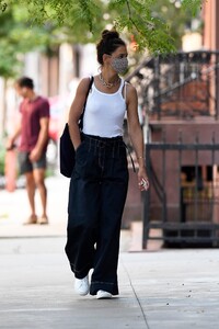      hol010820BZN image121.jpg