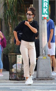          hol100820BZN image110.jpg