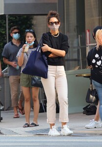          hol100820BZN image114.jpg