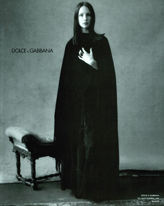 1771863346_Meisel_Dolce__Gabbana_Fall_Winter_93_94_02.thumb.png.54b65fa558e2dd9dd036a35dba71ef4d.png