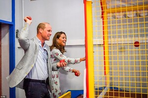 31595358-8595903-The_Duke_and_Duchess_of_Cambridge_threw_balls_to_knock_down_figu-a-9_1596635814006.jpg