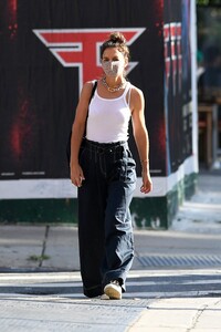      hol010820BZN image109.jpg