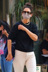          hol100820BZN image104.jpg