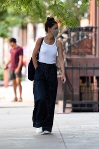      hol010820BZN image122.jpg