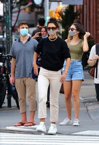          hol100820BZN image111.jpg