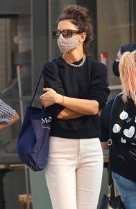          hol100820BZN image115.jpg