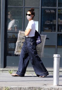      hol020820BZN image107.jpg