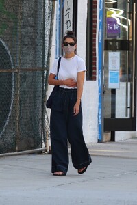      hol020820BZN image106.jpg