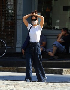      hol020820BZN image103.jpg