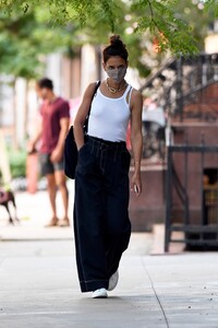      hol010820BZN image117.jpg