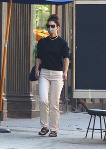          hol100820BZN image103.jpg