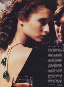 Blanch_US_Vogue_December_1986_01.thumb.jpg.35aa8fe046ff7b8a658b627927feae4f.jpg