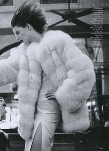 Cafe_Meisel_US_Vogue_October_1997_02.thumb.jpg.37fa1c58627036e618463a0fa3978806.jpg