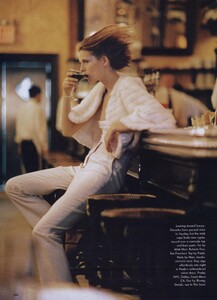 Cafe_Meisel_US_Vogue_October_1997_03.thumb.jpg.115fede31d8d038a5d20cfd66285726c.jpg