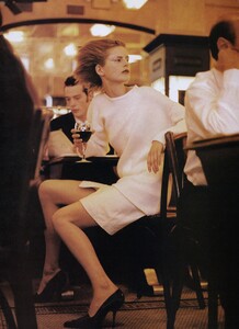Cafe_Meisel_US_Vogue_October_1997_05.thumb.jpg.a04f710b884c1d1683a7217968df798c.jpg
